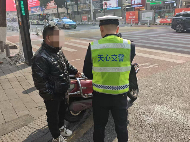 （长沙市公安局交管支队天心大队现场执法）