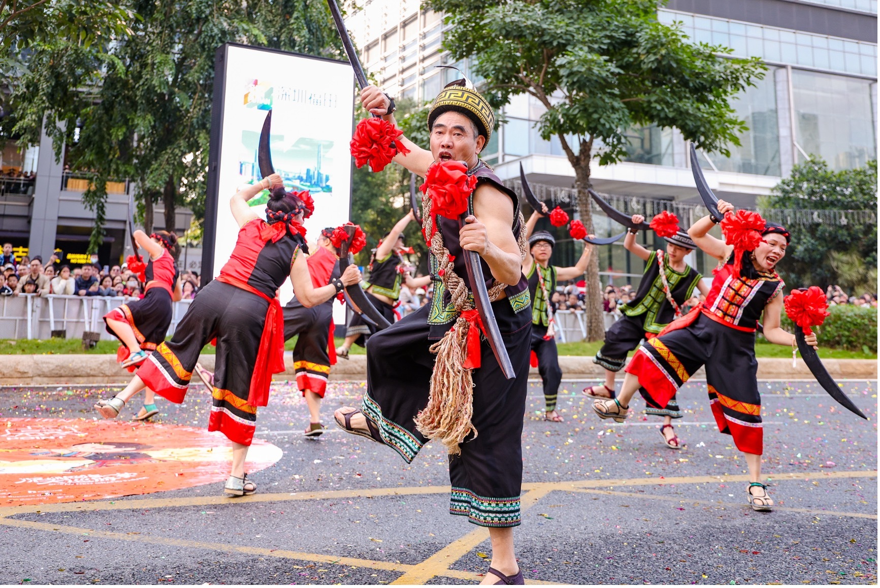 深圳节日大道上的“福田答卷”!2026深圳首场城市盛典四海一家大巡游活动精彩绽放