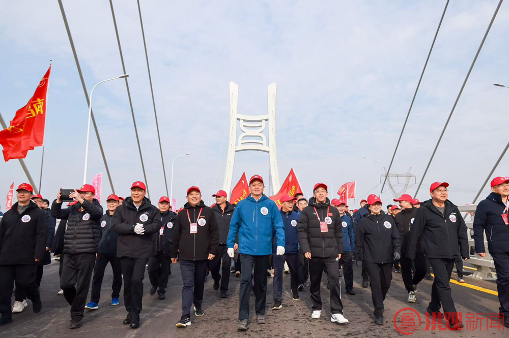 “爱我英雄城 健步隆兴桥”活动举行 李红军参加