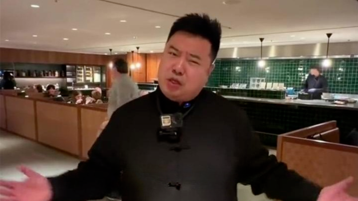 重庆网红“瑞哥”开启美国行，因传神模仿被称“中国版特朗普”