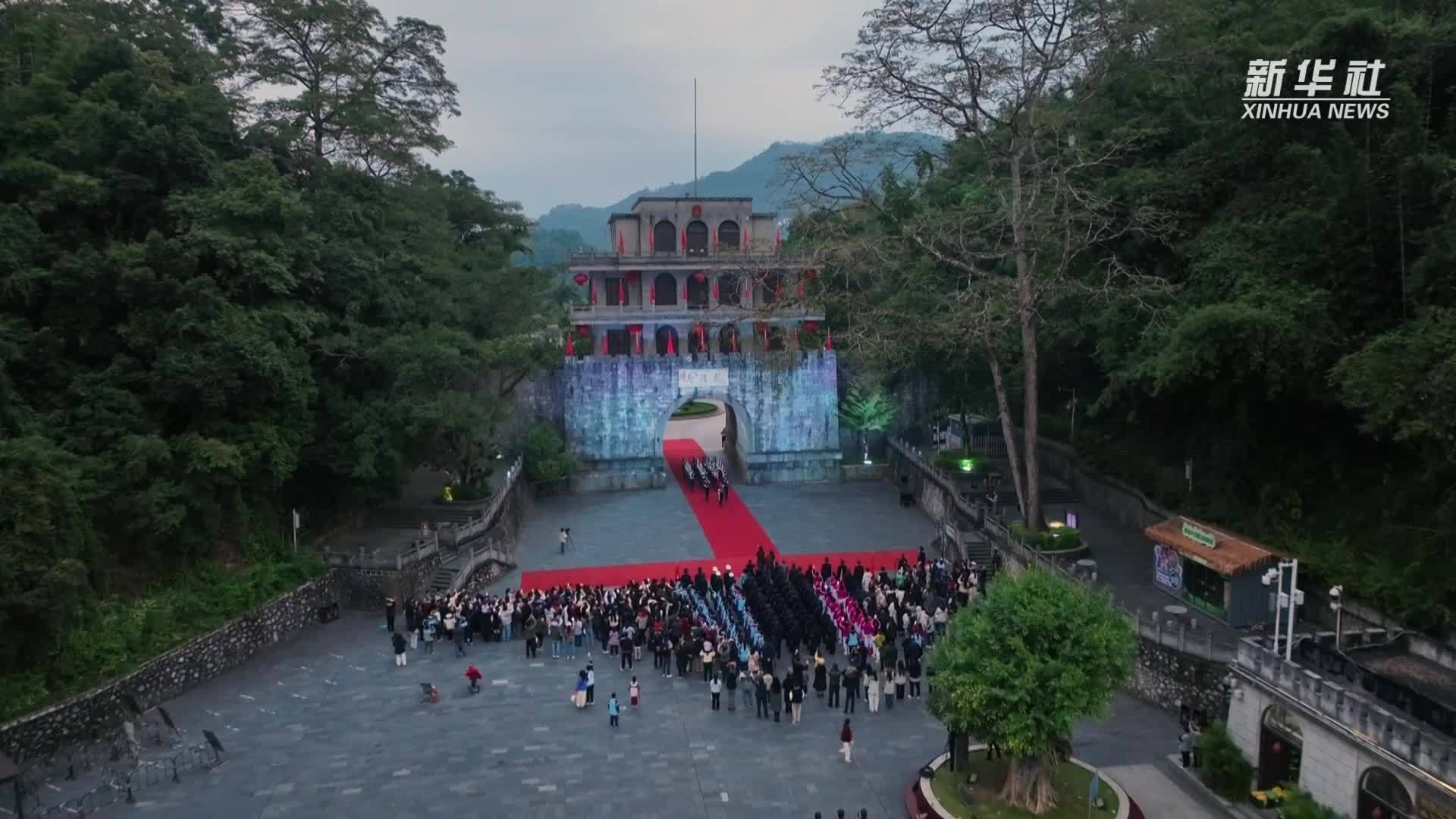 祝福祖国迎新年 南疆国门举行升国旗仪式