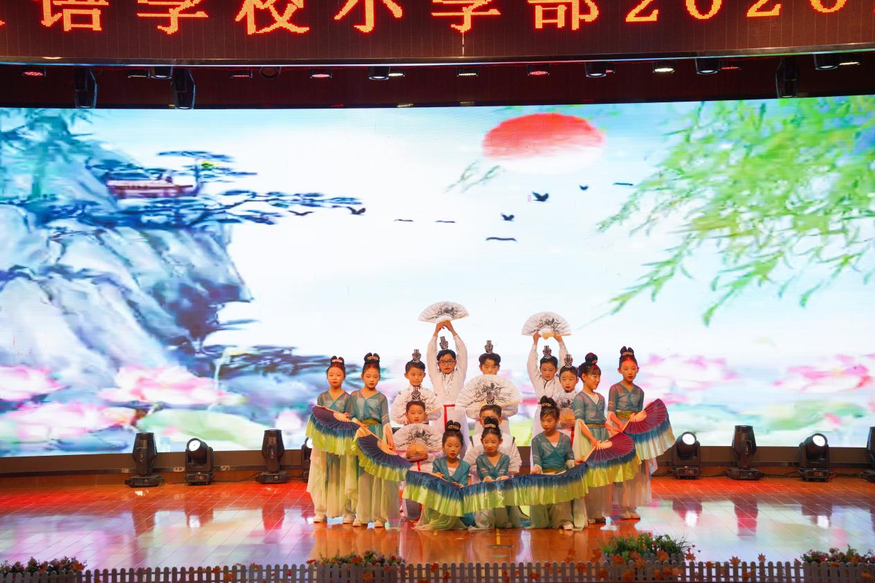 枫韵启新章 童声贺元旦——盐城枫叶双语学校小学部新年联欢会圆满举行