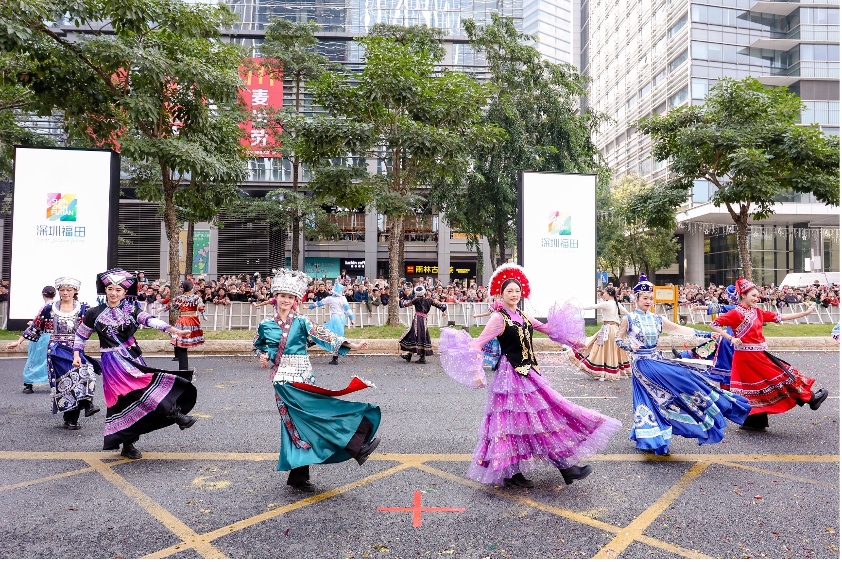 深圳节日大道上的“福田答卷”!2026深圳首场城市盛典四海一家大巡游活动精彩绽放