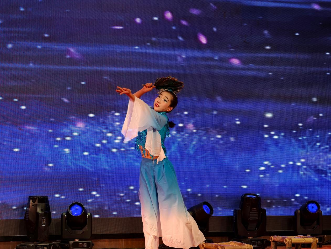 枫韵启新章 童声贺元旦——盐城枫叶双语学校小学部新年联欢会圆满举行