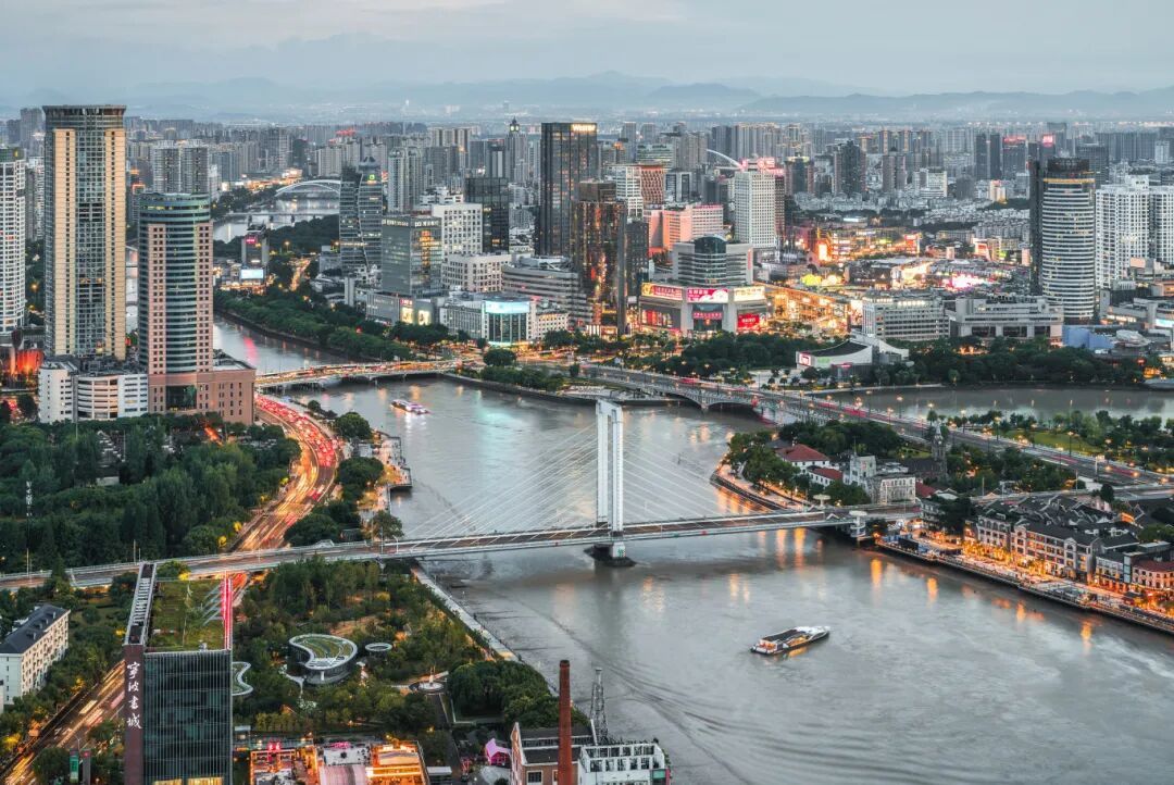 8.21 孙福恩 三江口 城市夜景 (2).jpg