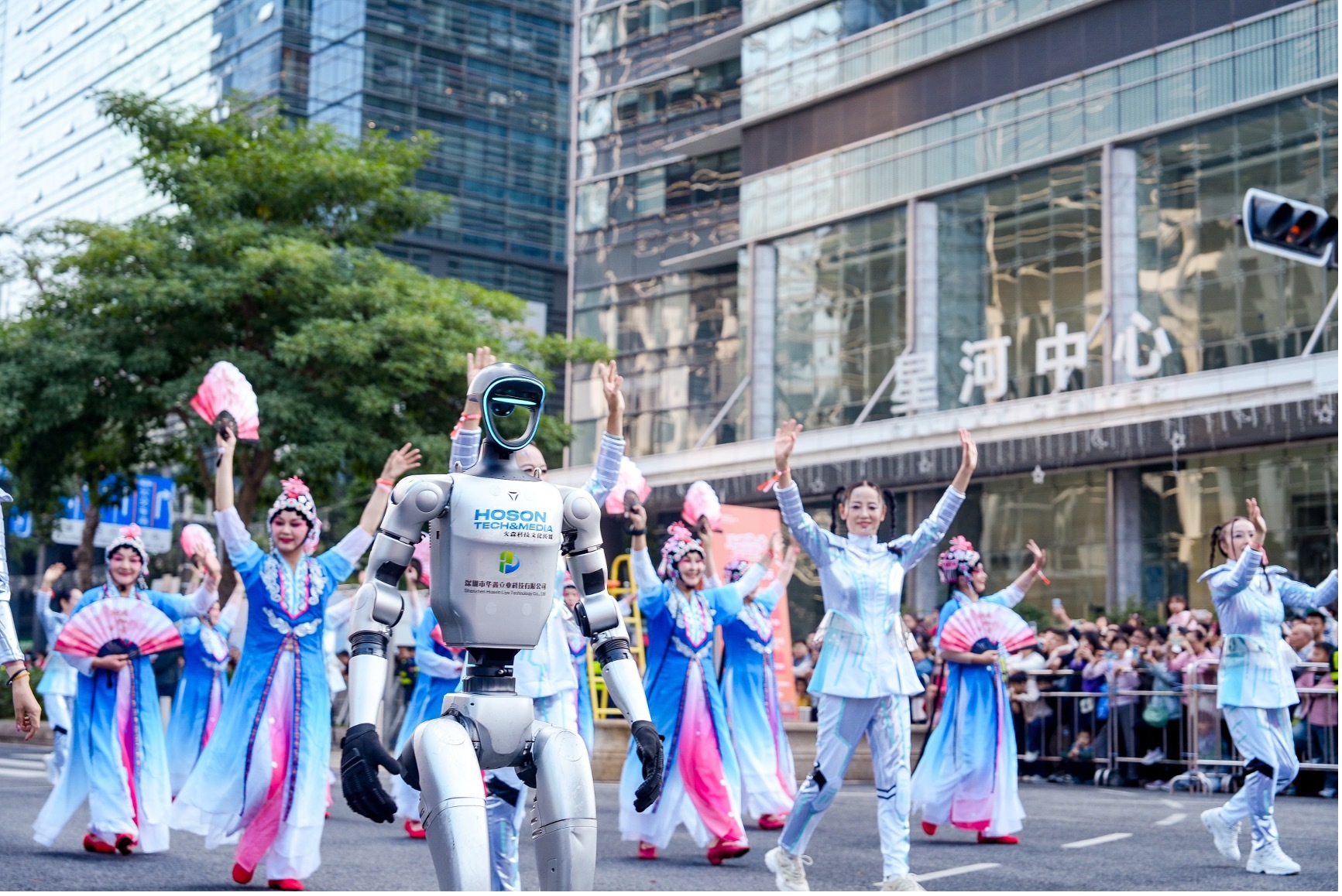 深圳节日大道上的“福田答卷”!2026深圳首场城市盛典四海一家大巡游活动精彩绽放
