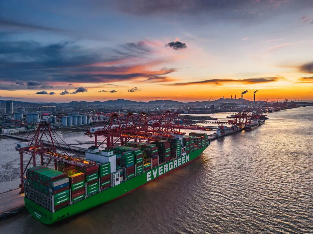 9.10 俞凯鑫 船只 海港 黄昏.jpg