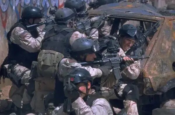 资料图片:电影《黑鹰坠落》中的“三角洲”特战部队。 图源:参考消息