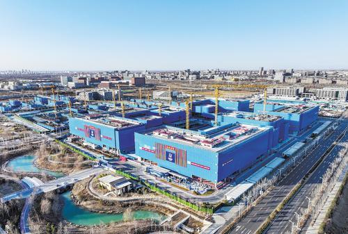 2025年12月30日，无人机航拍的中核雄安科技园项目产业地块。该项目打破传统工地固有印象，通过科学规划，将绿化景观与施工区域有机融合。 本报见习记者 李畅摄