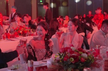 2025凤凰网主播红人盛典圆满落幕，超40位达人盛装赴约共襄盛举