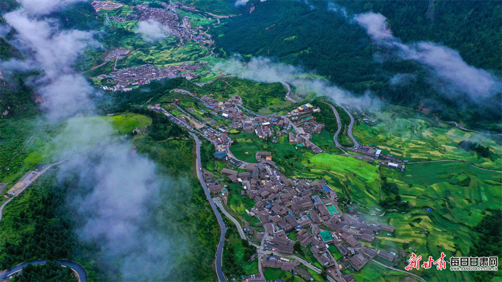 青年摄影师陈坤以镜头为笔，定格家乡发展的温暖瞬间。新甘肃&middot;每日甘肃网通讯员　陈坤　摄