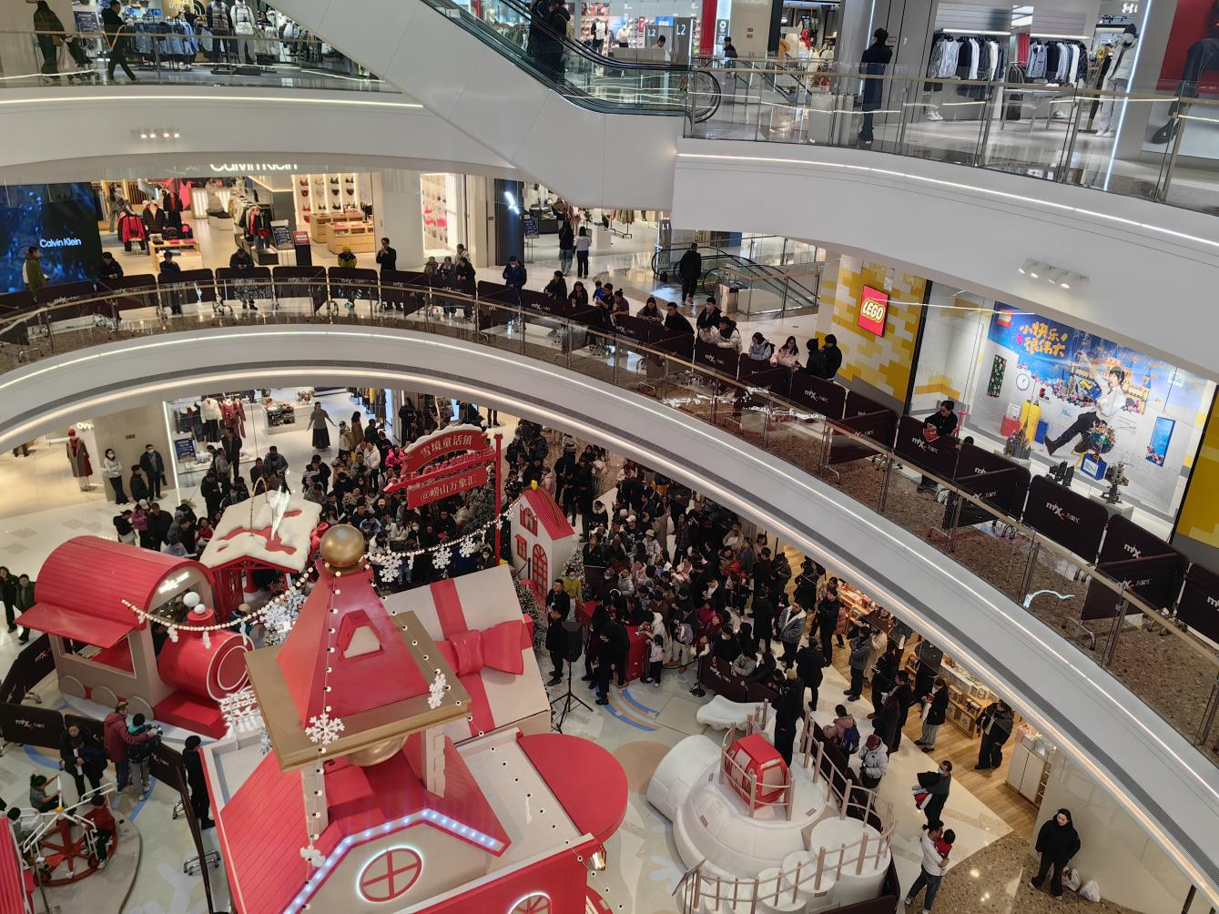 崂山区跨年夜消费热潮涌动 商超盛宴启新岁