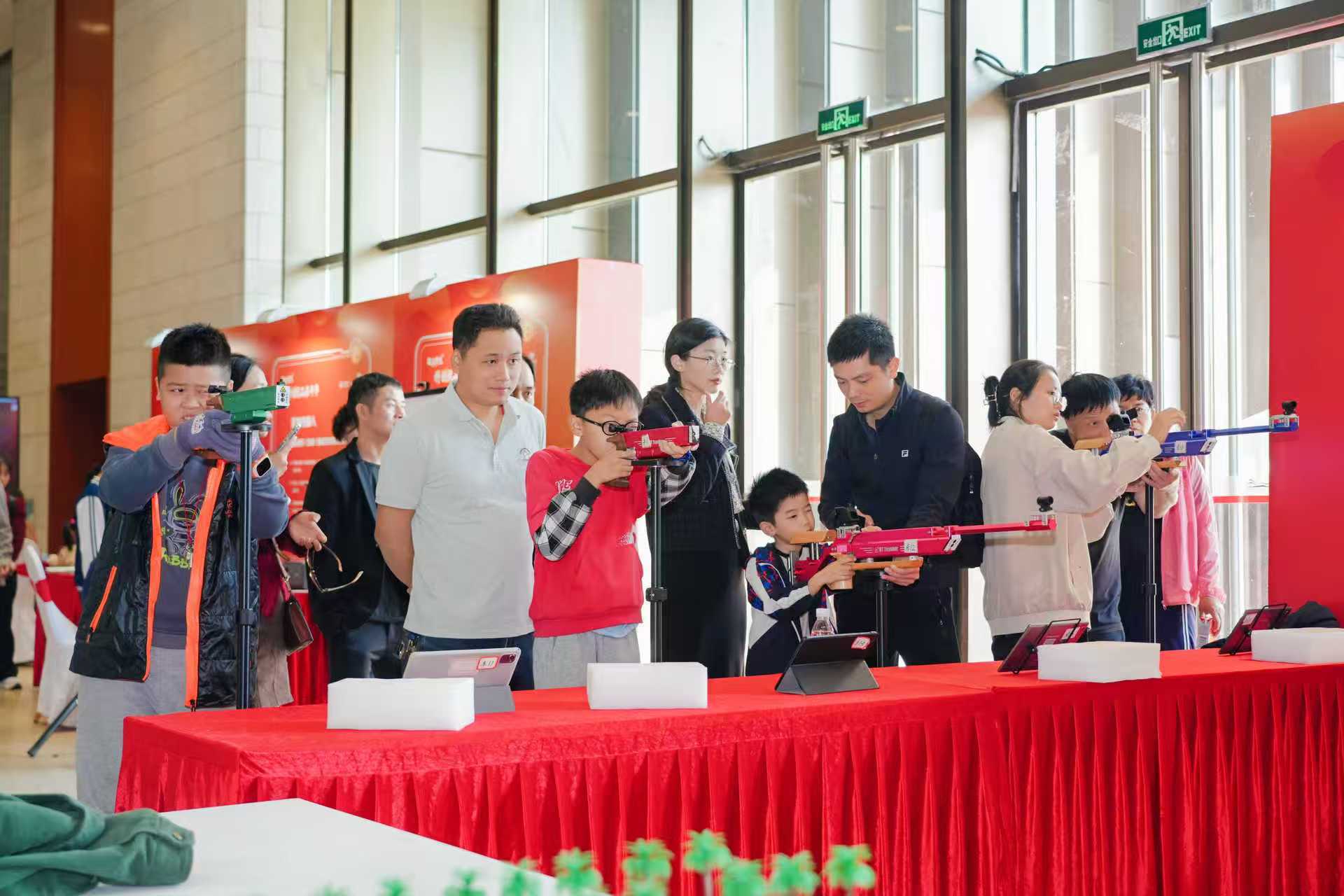 超两百件产品亮相嘉年华 珠海香洲搭建产业消费“双向奔赴”新平台