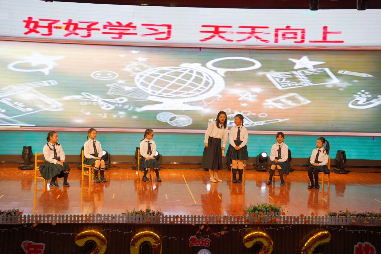 枫韵启新章 童声贺元旦——盐城枫叶双语学校小学部新年联欢会圆满举行