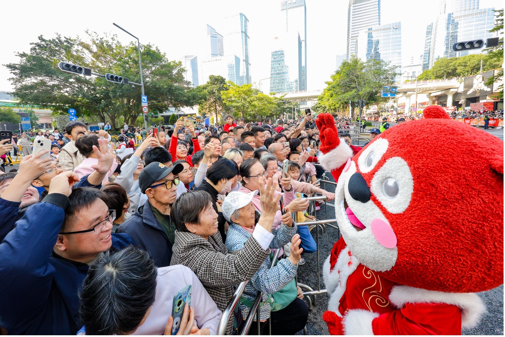 深圳节日大道上的“福田答卷”!2026深圳首场城市盛典四海一家大巡游活动精彩绽放