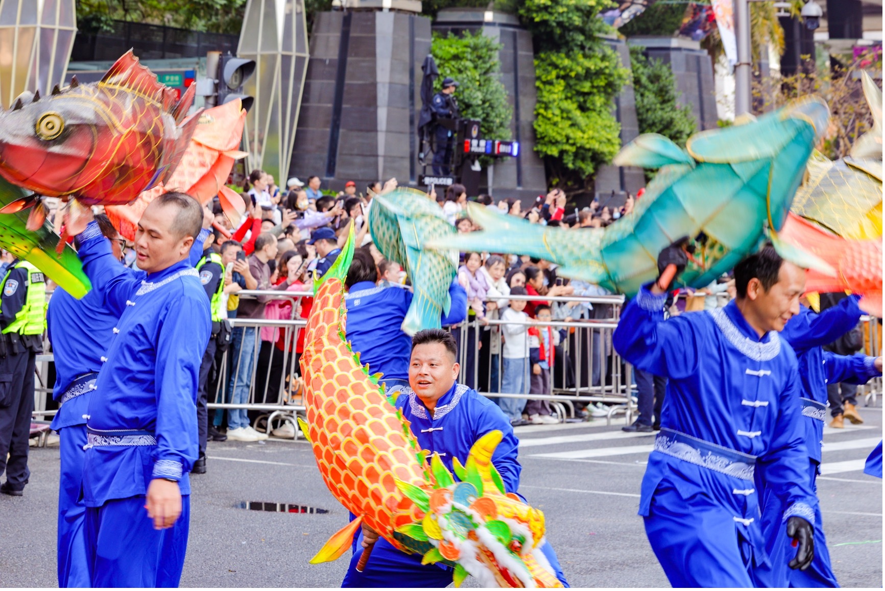 深圳节日大道上的“福田答卷”!2026深圳首场城市盛典四海一家大巡游活动精彩绽放