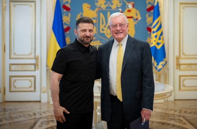 美特使夸泽连斯基被特朗普怒怼:真是个蠢货!