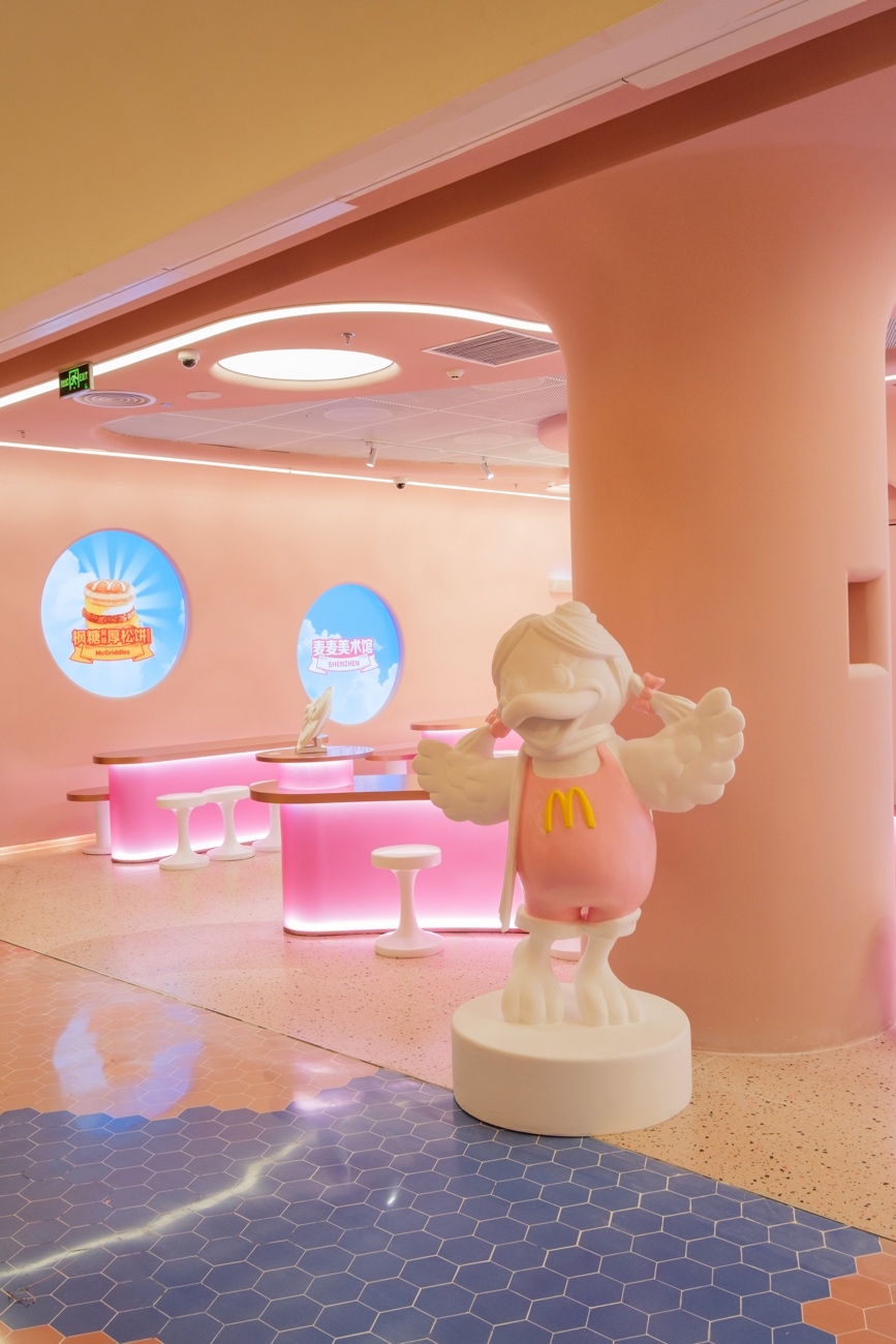 “深圳麦麦美术馆”内部：未来主义美学空间