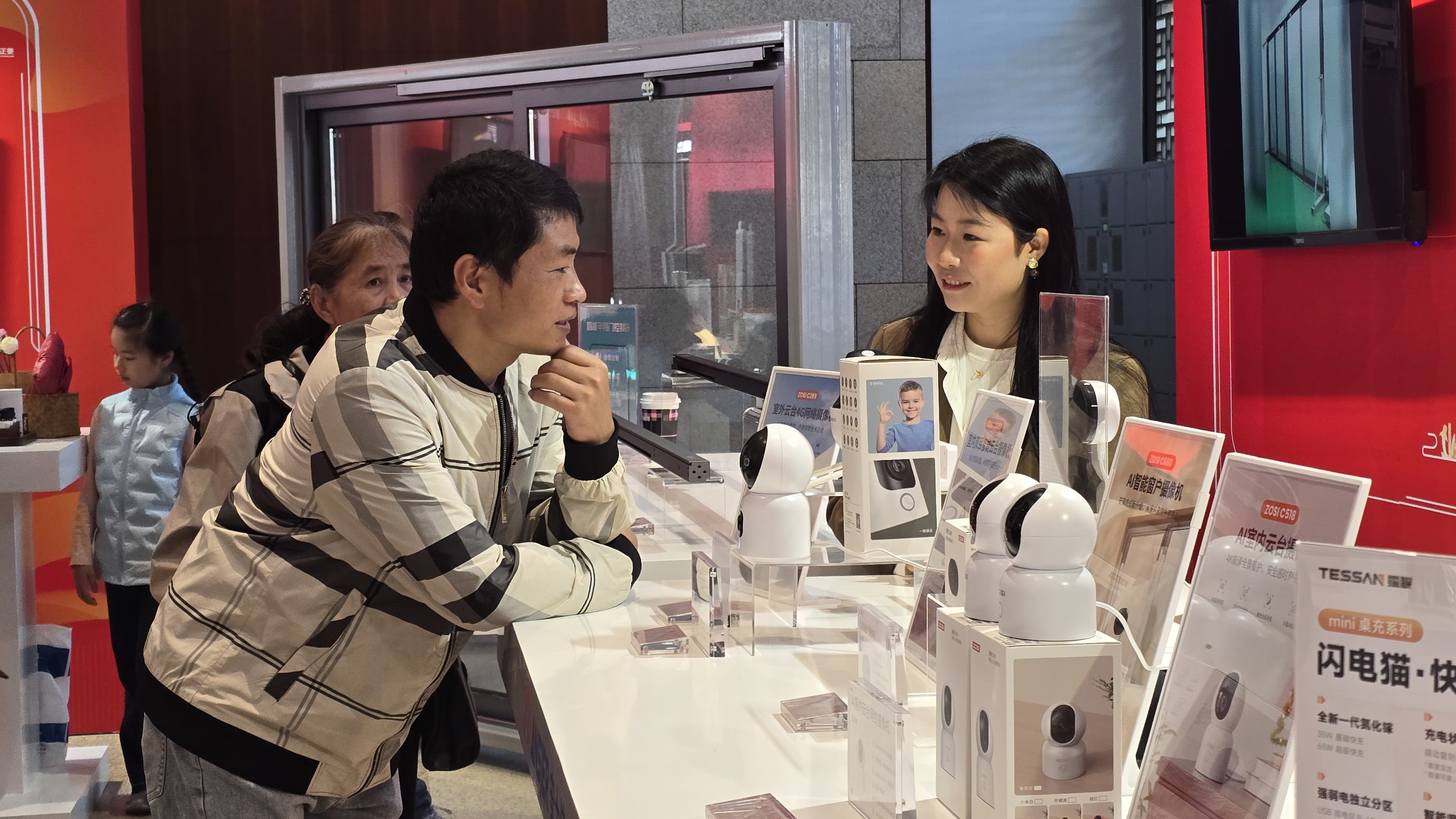 超两百件产品亮相嘉年华 珠海香洲搭建产业消费“双向奔赴”新平台