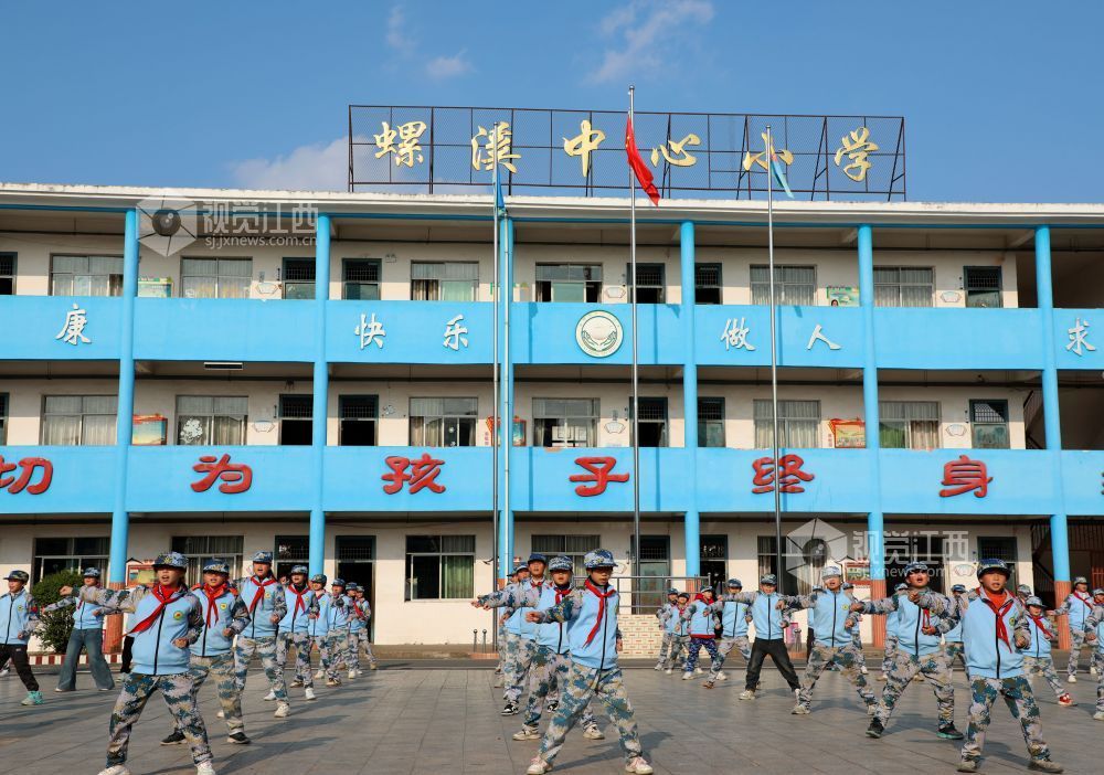 江西泰和：军体拳表演 活力满校园（图）