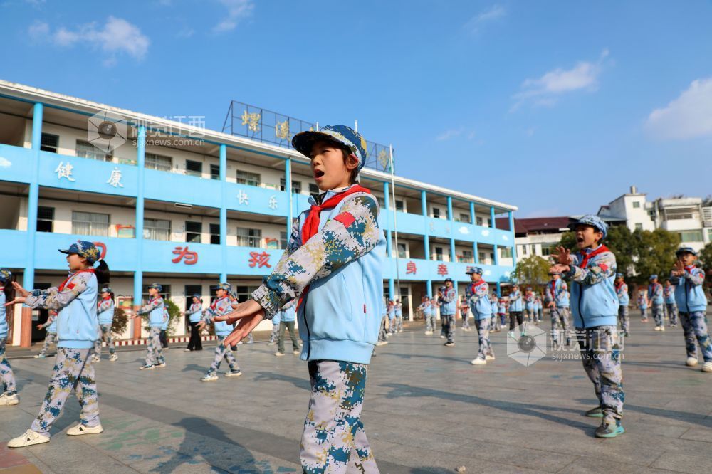 江西泰和：军体拳表演 活力满校园（图）