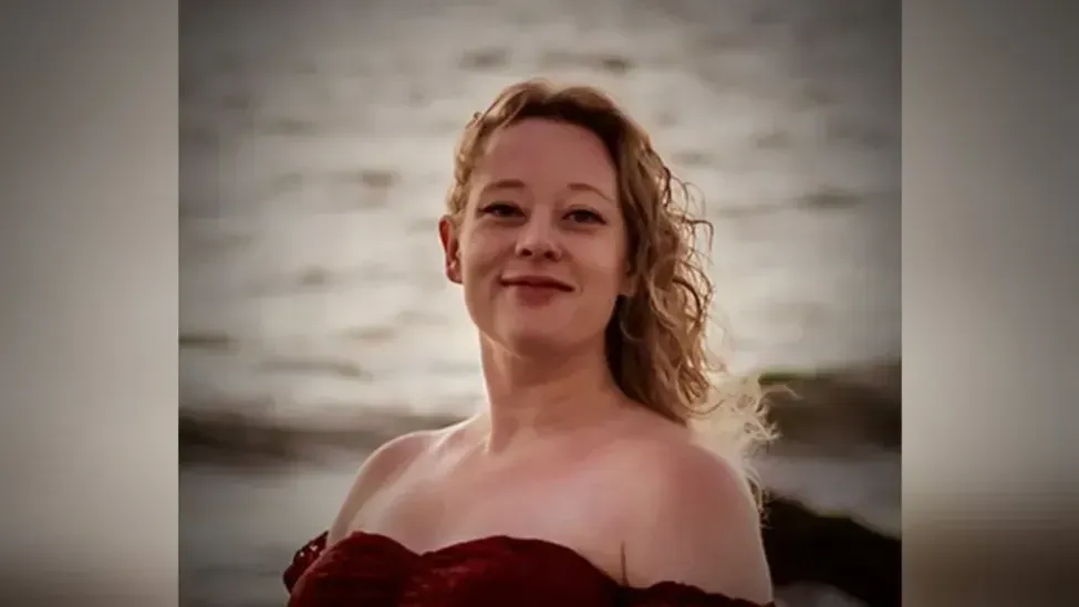 人物丨写诗拿过奖，被美国移民局特工当街枪杀的女子是恐怖分子吗？