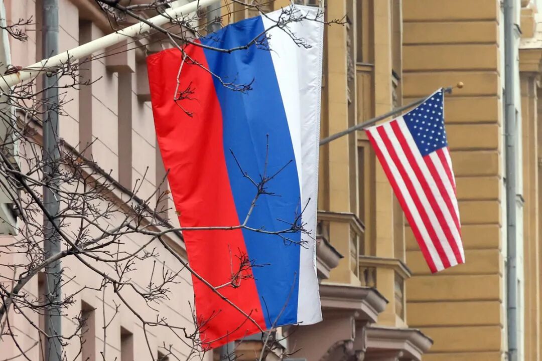 唐驳虎:特朗普先掳马杜罗,后抢俄油轮,揭示了这几个残酷真相