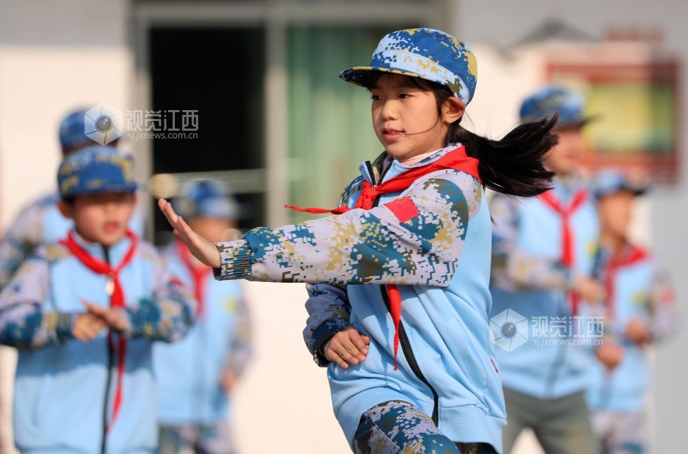 江西泰和：军体拳表演 活力满校园（图）