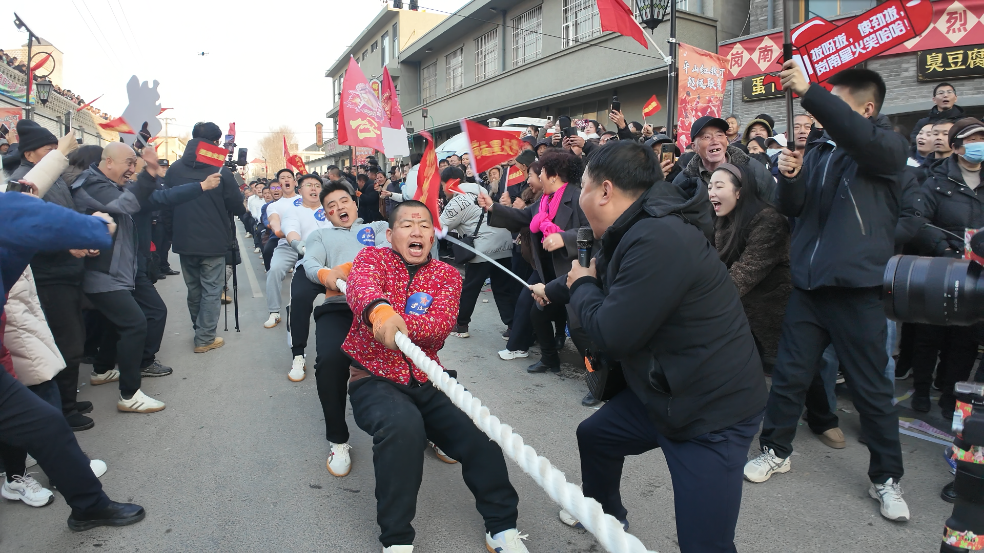 石家庄市平山县：“平山红”拔河超级联赛开赛