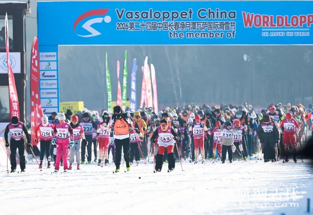 中国女将陈玲双斩获女子50公里金牌!第24届中国长春净月潭瓦萨国际滑雪节开赛