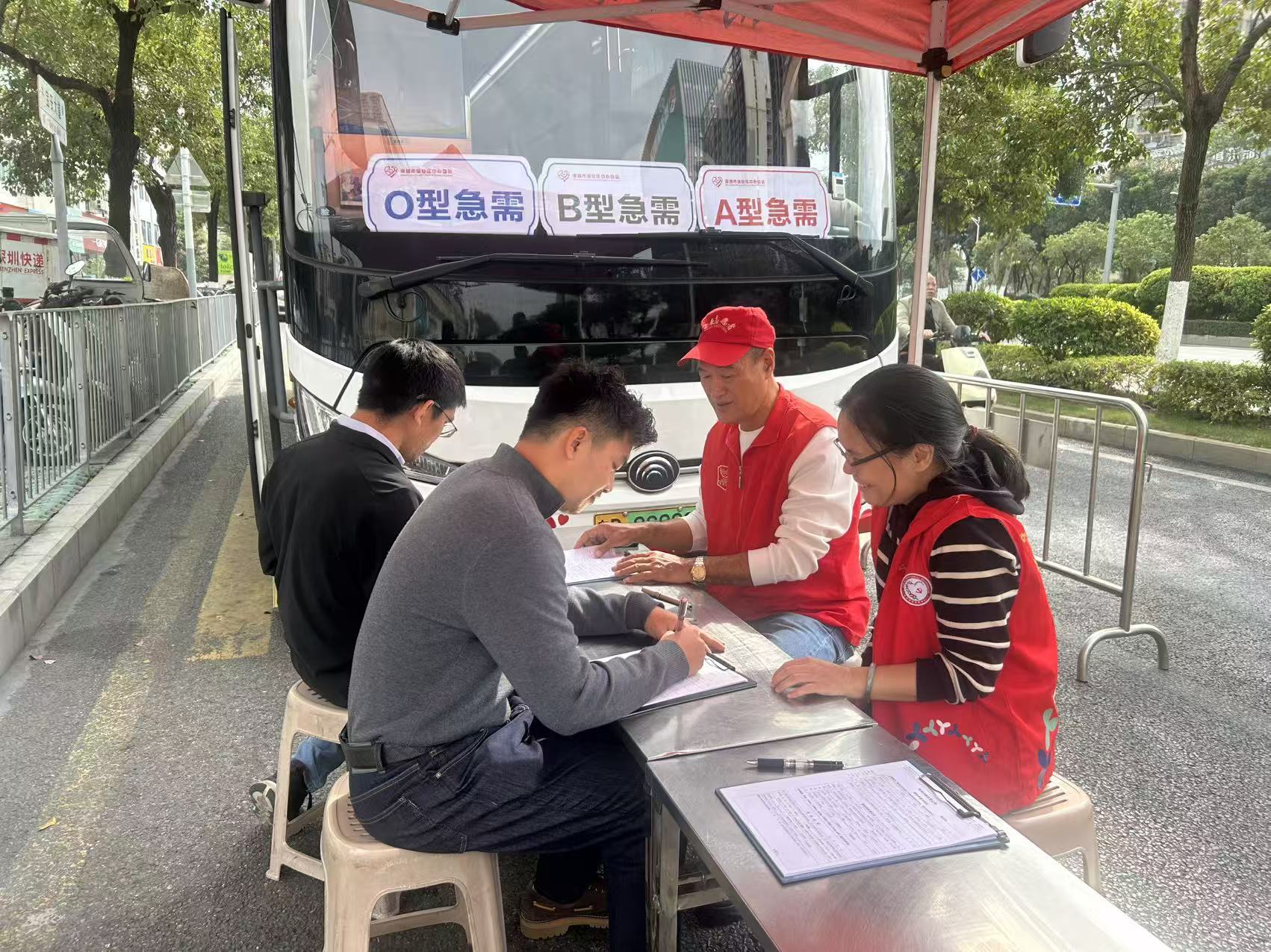 凝聚宝安力量，热血为爱续航——西乡社区成功举办无偿献血活动