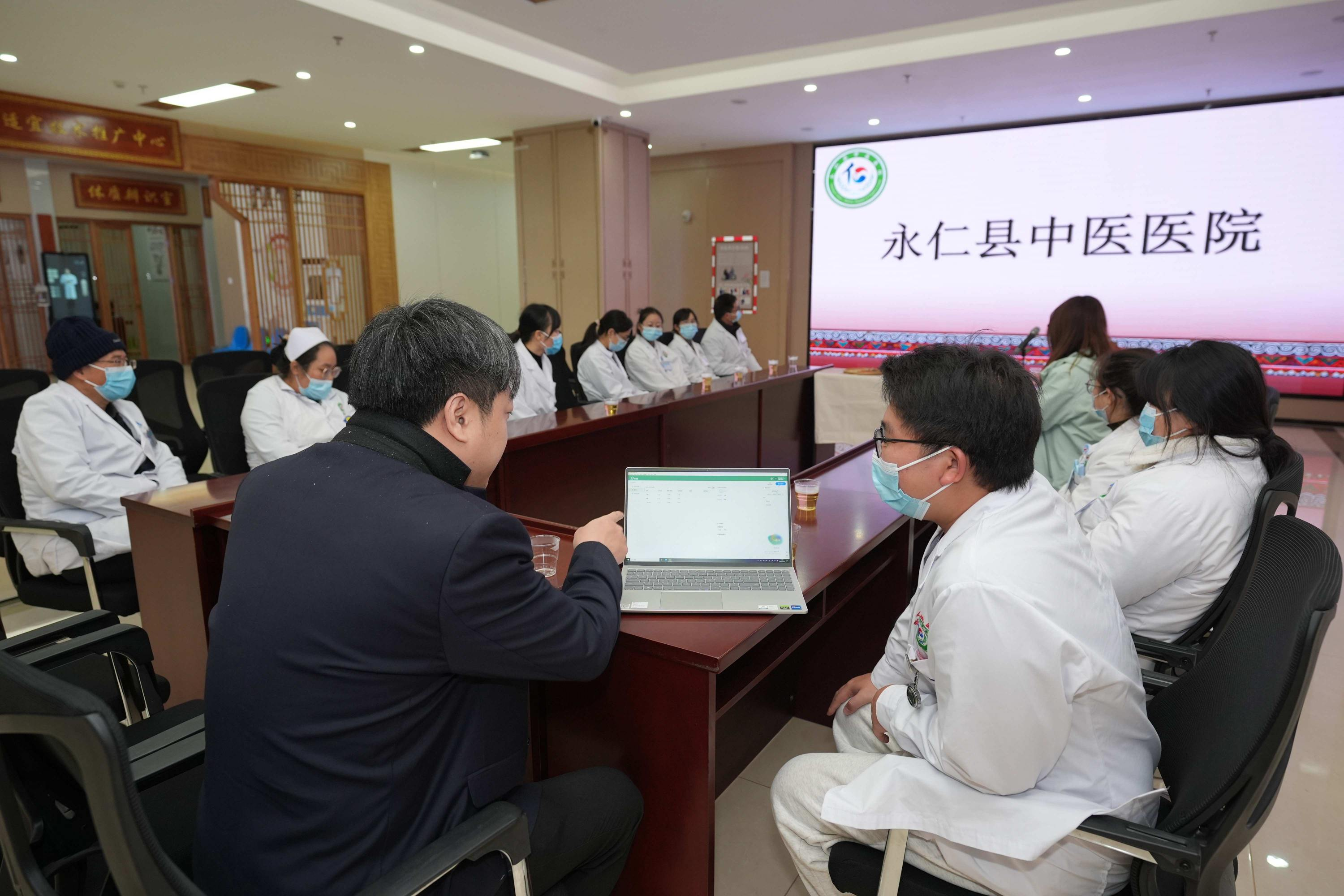 从北国边疆到西南边陲 招联信用书屋跨越山海再赴永仁