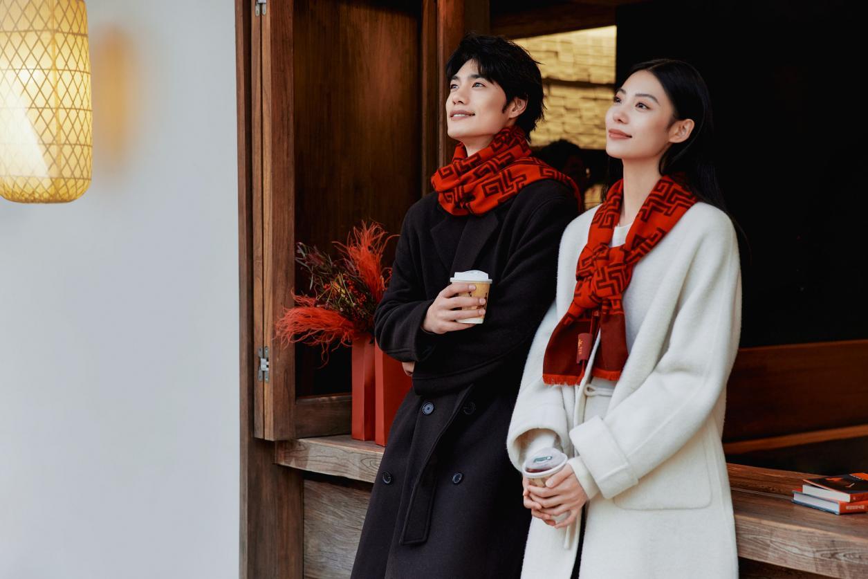 2026春晚同款红围巾刷屏,马年“开运神器”为何是它?