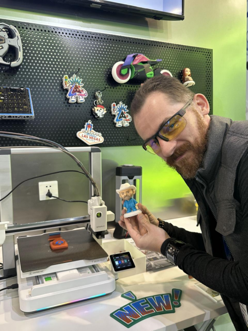 创想三维携新品SPARKX i7亮相CES 2026，影视飓风Tim现场直击