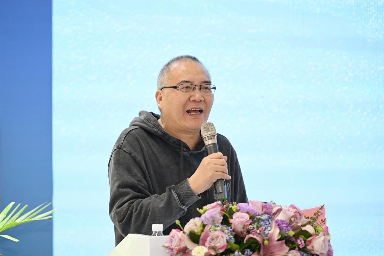 《朱自清大传》作者 陈武