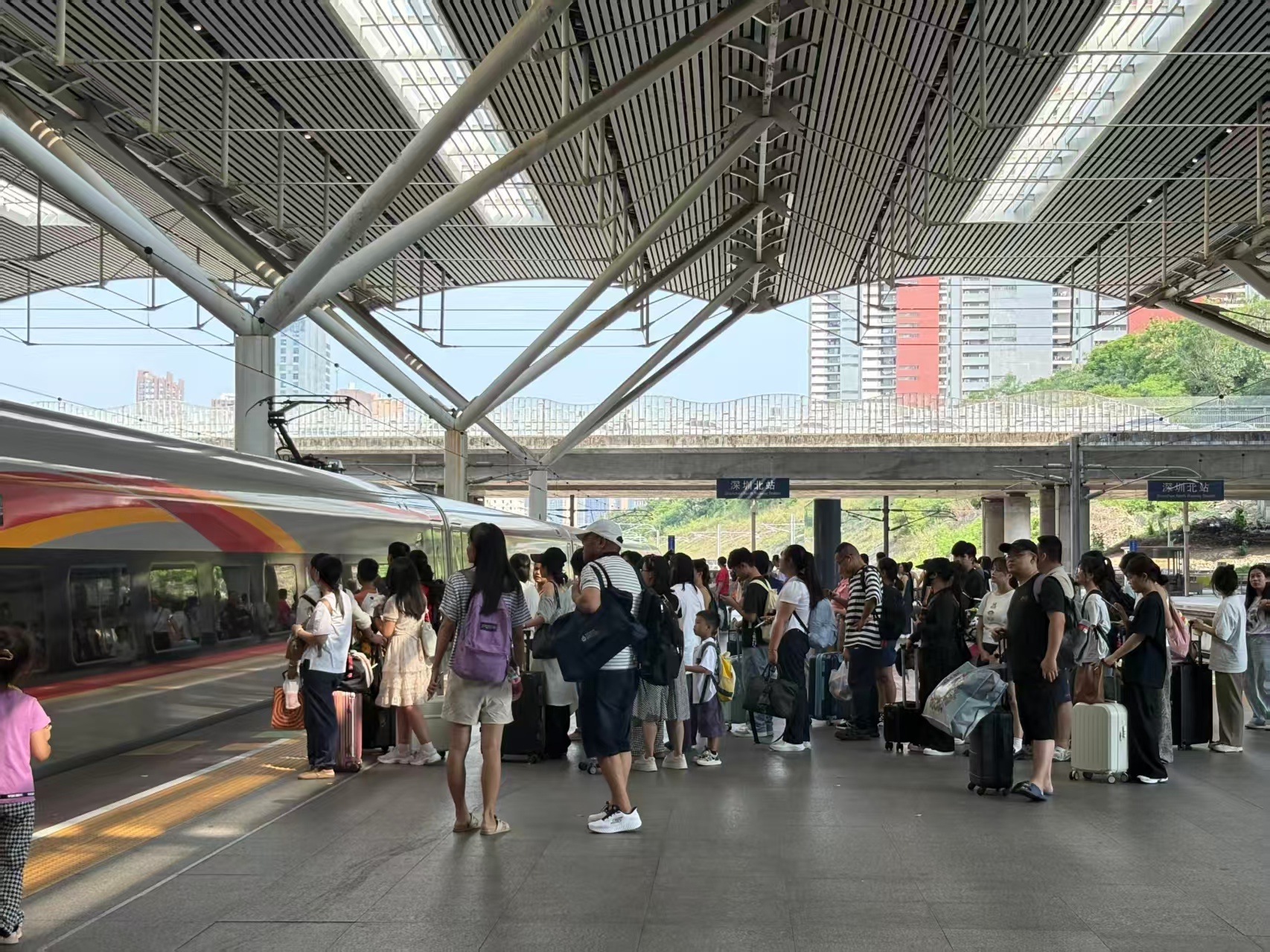 2025，数说深圳铁路  跃升的数字，温暖的旅程