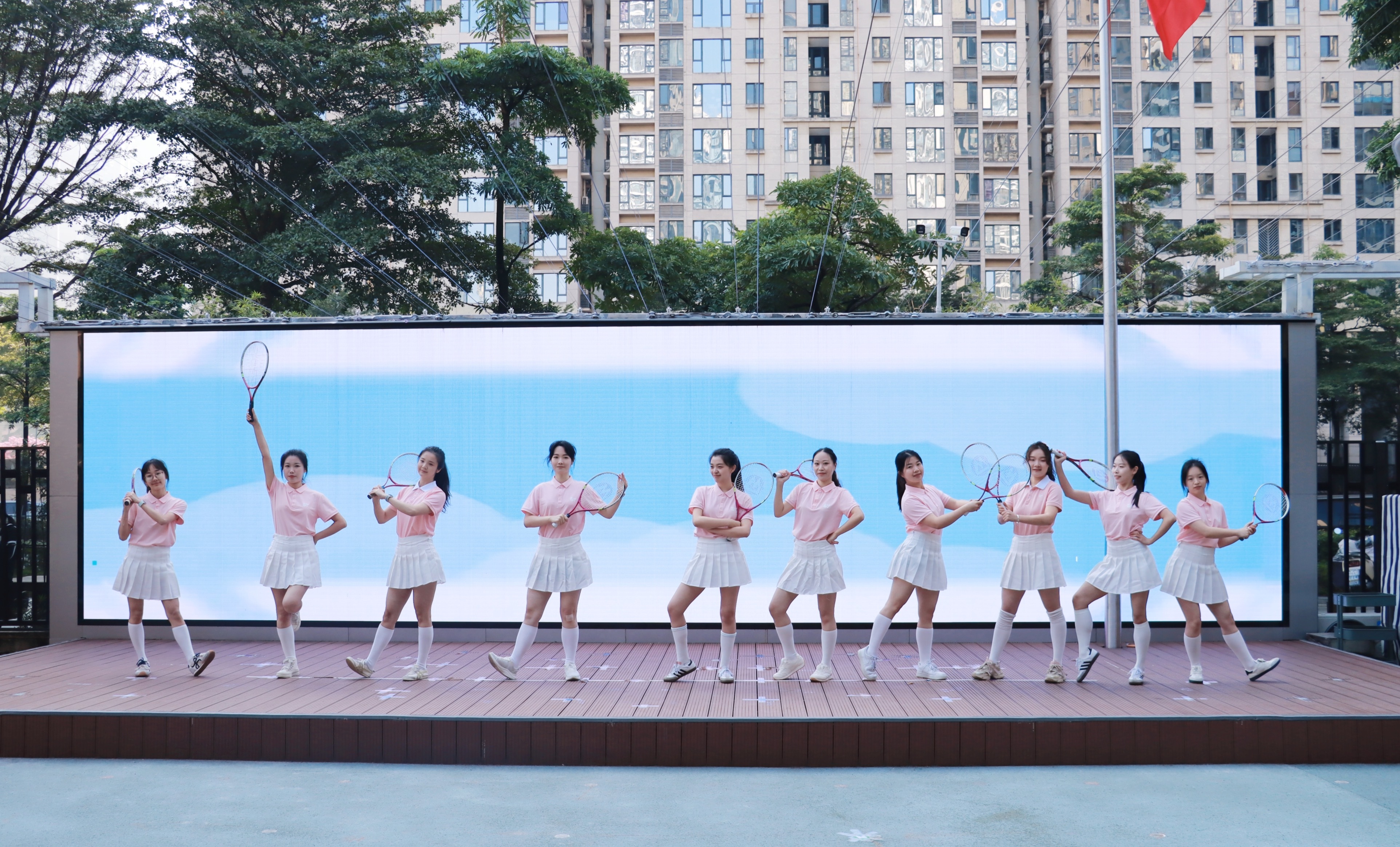 凤凰网|奥运冠军进深圳校园，助力学前教联体发展