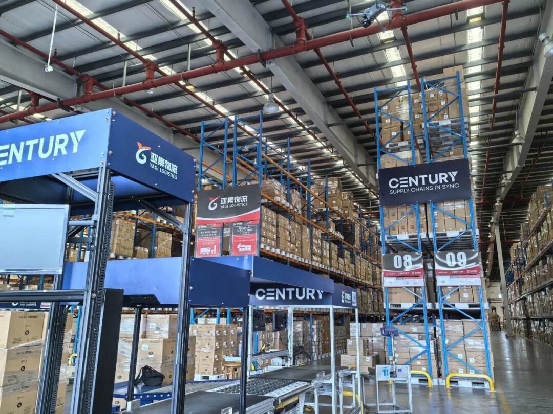 亚集物流前置仓。严健中/摄
