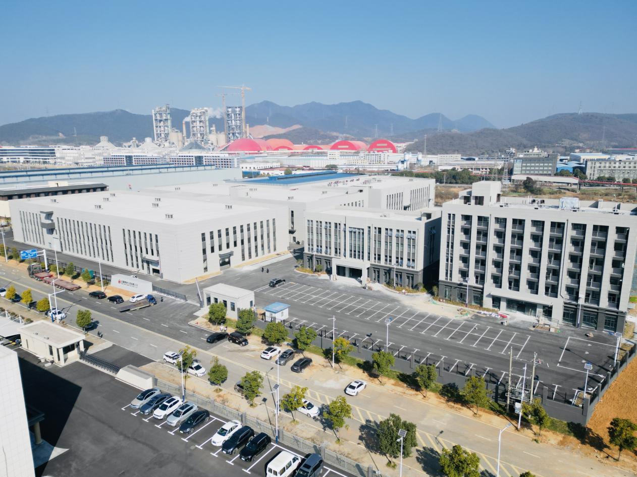 航拍下的铜陵郊区经开区奥坤工贸铝合金轮毂制造项目生产基地，项目已竣工