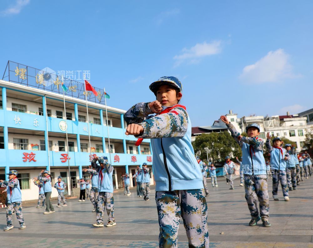 江西泰和：军体拳表演 活力满校园（图）