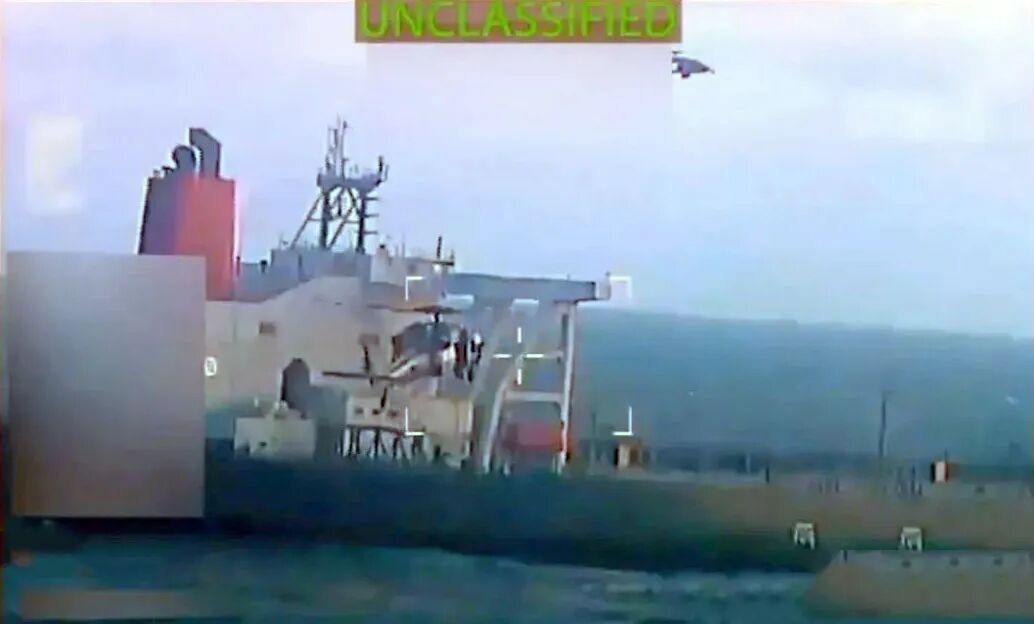 唐驳虎:特朗普先掳马杜罗,后抢俄油轮,揭示了这几个残酷真相