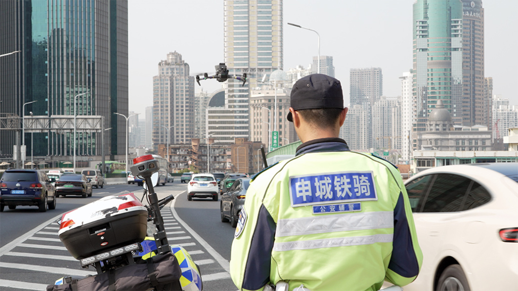 上海高架交警利用无人机提升交通管理效能。 上海市公安局 供图