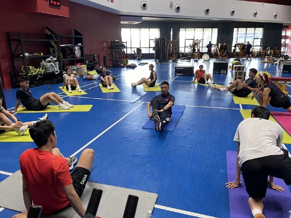 ▲重庆理工大学“户外生存训练”微专业课上，老师带领学生按任务完成训练。学校供图