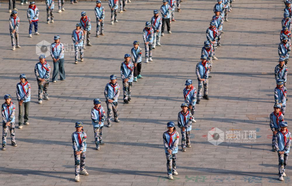 江西泰和：军体拳表演 活力满校园（图）