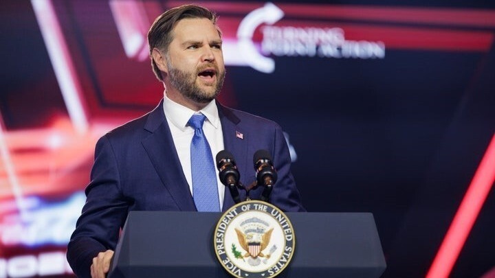 万斯：符合美国的国家利益，委内瑞拉才能卖石油