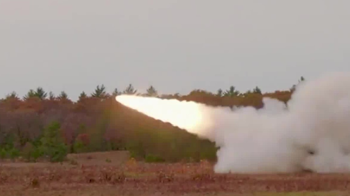 美对台军售超111亿美元，中方精准反制，装备还未登岛，台军F-16坠海