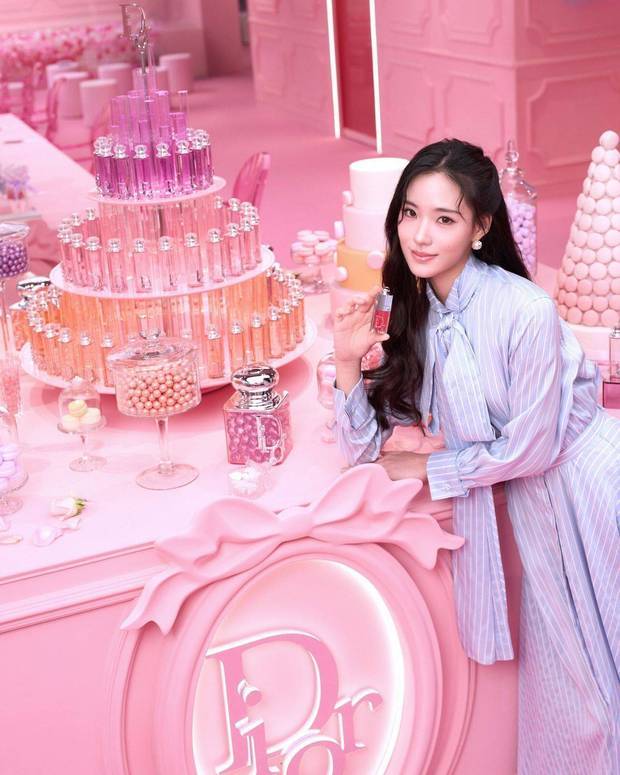 小S二女儿Lily身姿窈窕 笑容甜美气质优雅(图3)