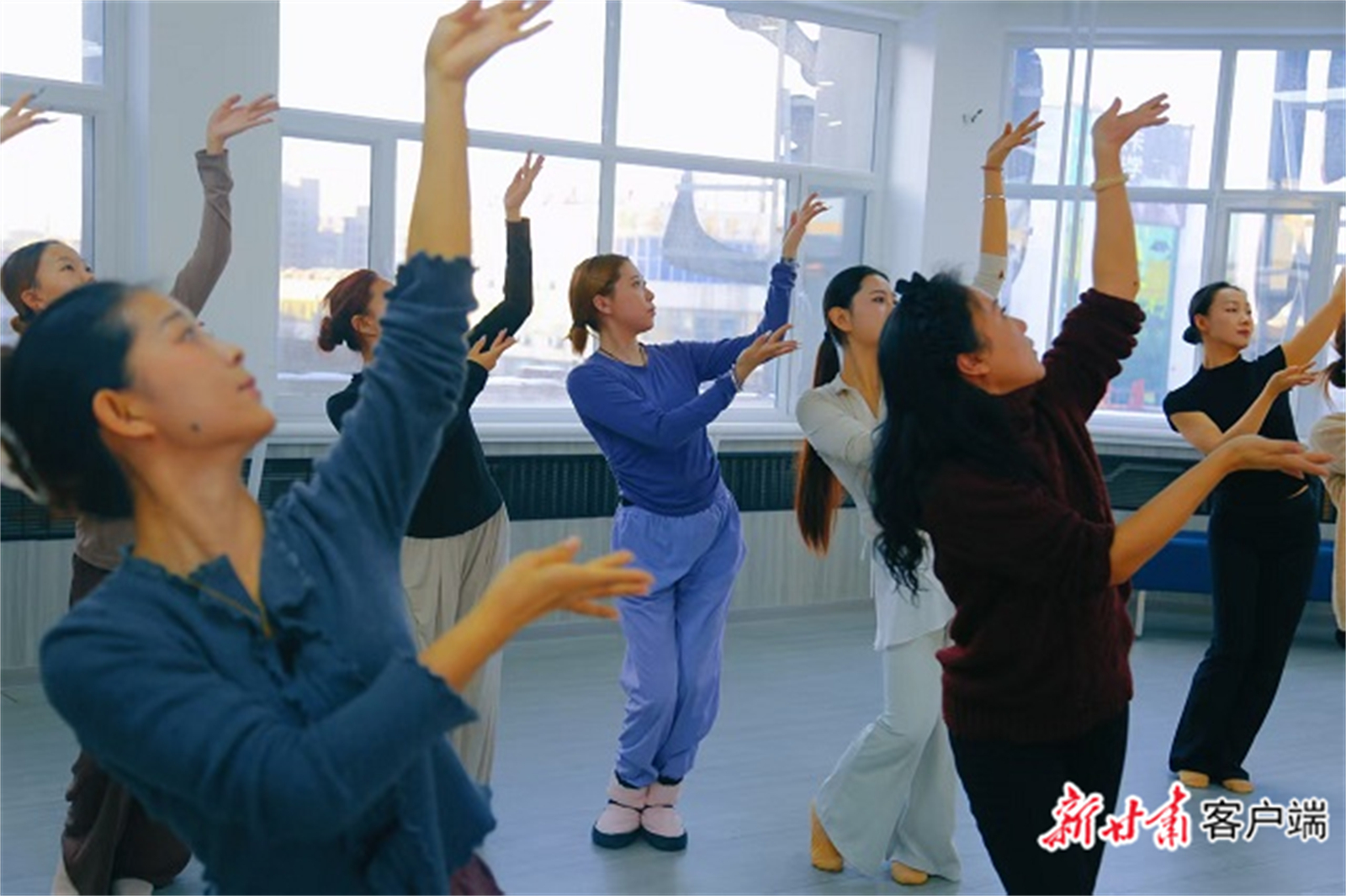 酒泉市敦煌舞培训班成功举办