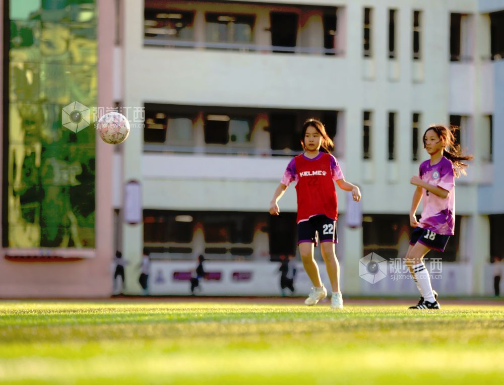 江西分宜：女子足球训练忙（图）