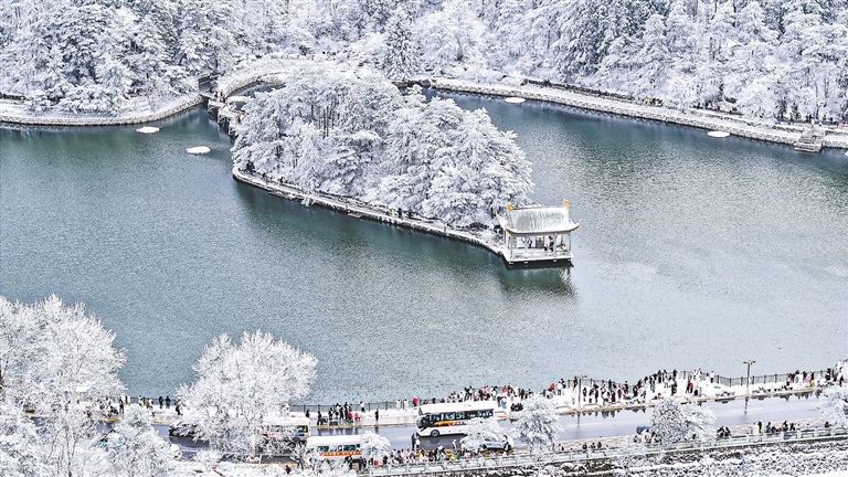 雪后如琴湖美如画。